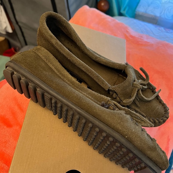 Clean like new green moccasins sz8 - Picture 1 of 1